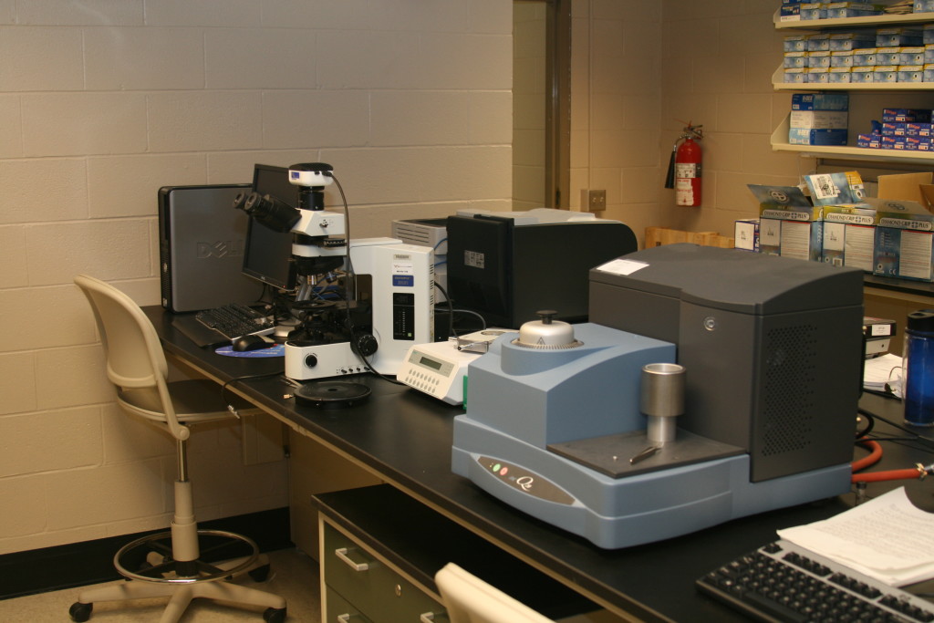 Photo of the group's differential scanning calorimeter and polarized microscope.